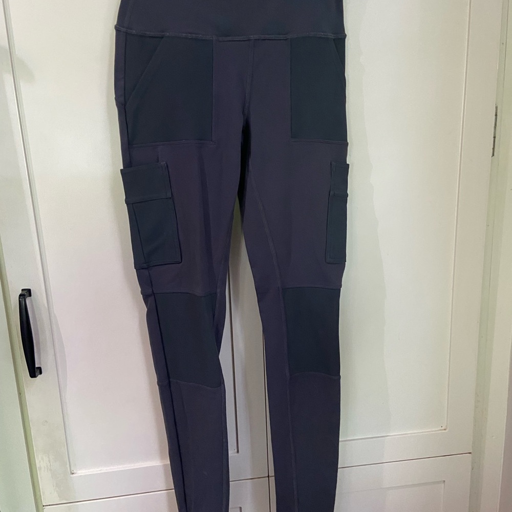 ALO Yoga Dark Gray Cargo Leggings